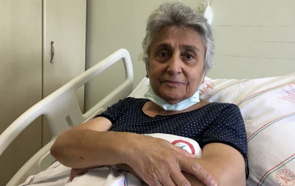 Kusma şikayeti ile gerçekleştirilen ameliyat sonrasında Mihriban Gençay, eski sağlığına kavuştu ve zor günlerini geride bıraktı.