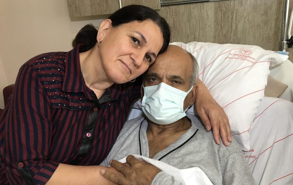 Prof. Dr. Tuğrul Çakır ile naklin başarılı bir şekilde gerçekleştirilmesiyle sağlığına kavuşan Bostan, bu zor süreçte yanında olan doktorlarına ve organ bağışında bulunan kişiye minnettar olduğunu belirtti.