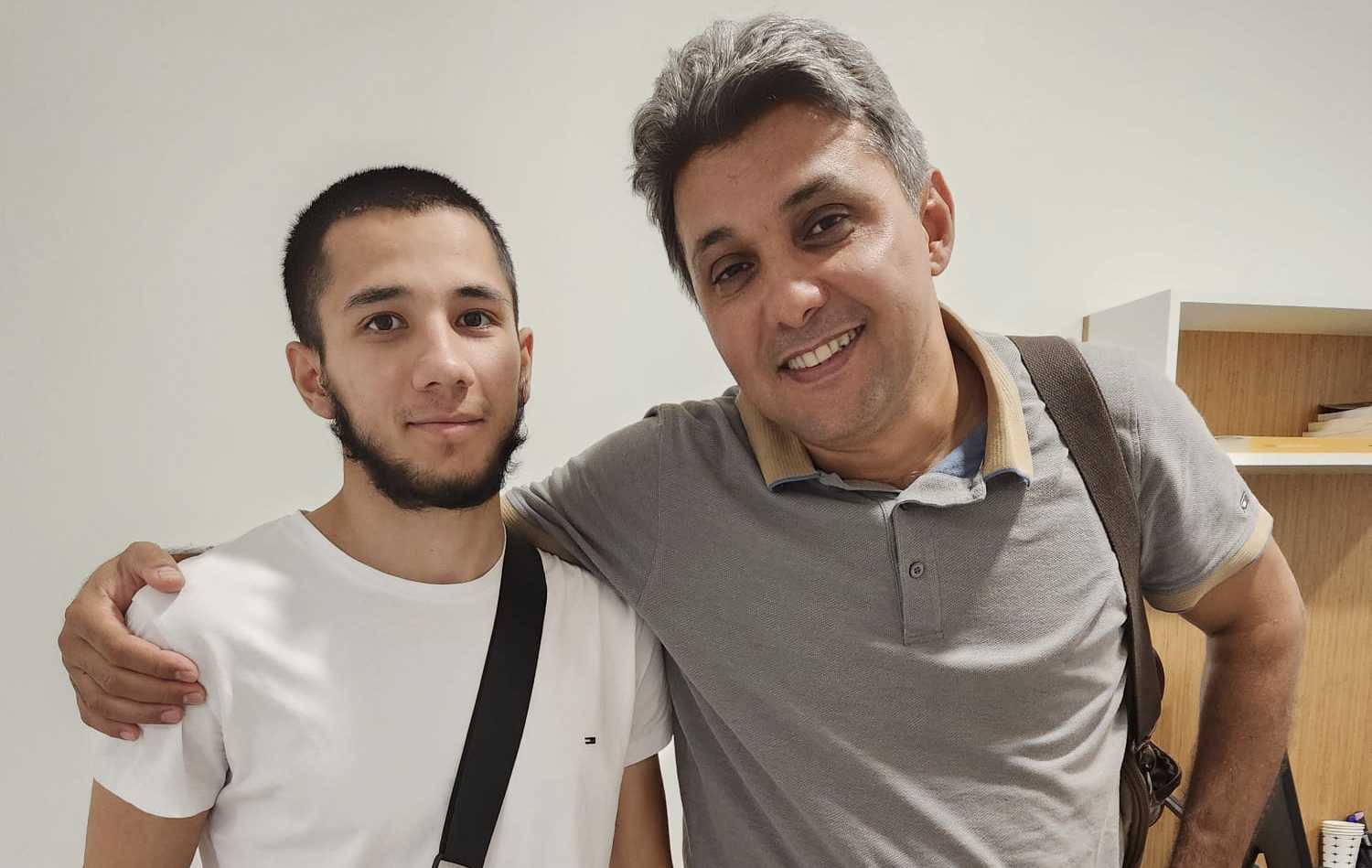 Rus doktorların bu tür bir ameliyatı gerçekleştiremeyeceklerini söylemesi üzerine umudunu yitirmeye başlamışken, Antalya’da Doç. Dr. Tuğrul Çakır ile tanışarak yeniden hayata tutunduğunu söyledi.